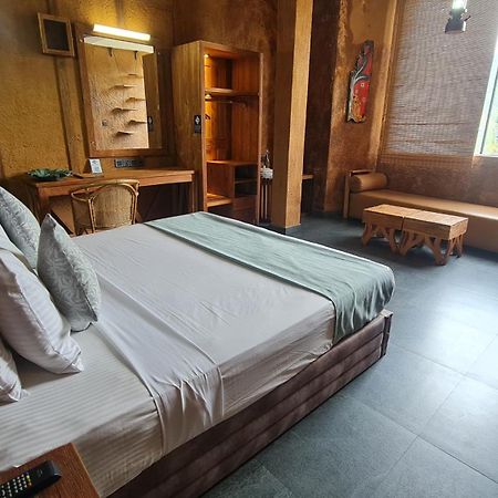 Quick Stop Inn كاندي المظهر الخارجي الصورة