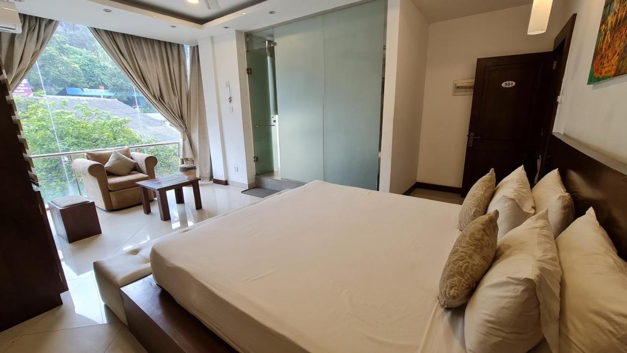 Quick Stop Inn كاندي المظهر الخارجي الصورة
