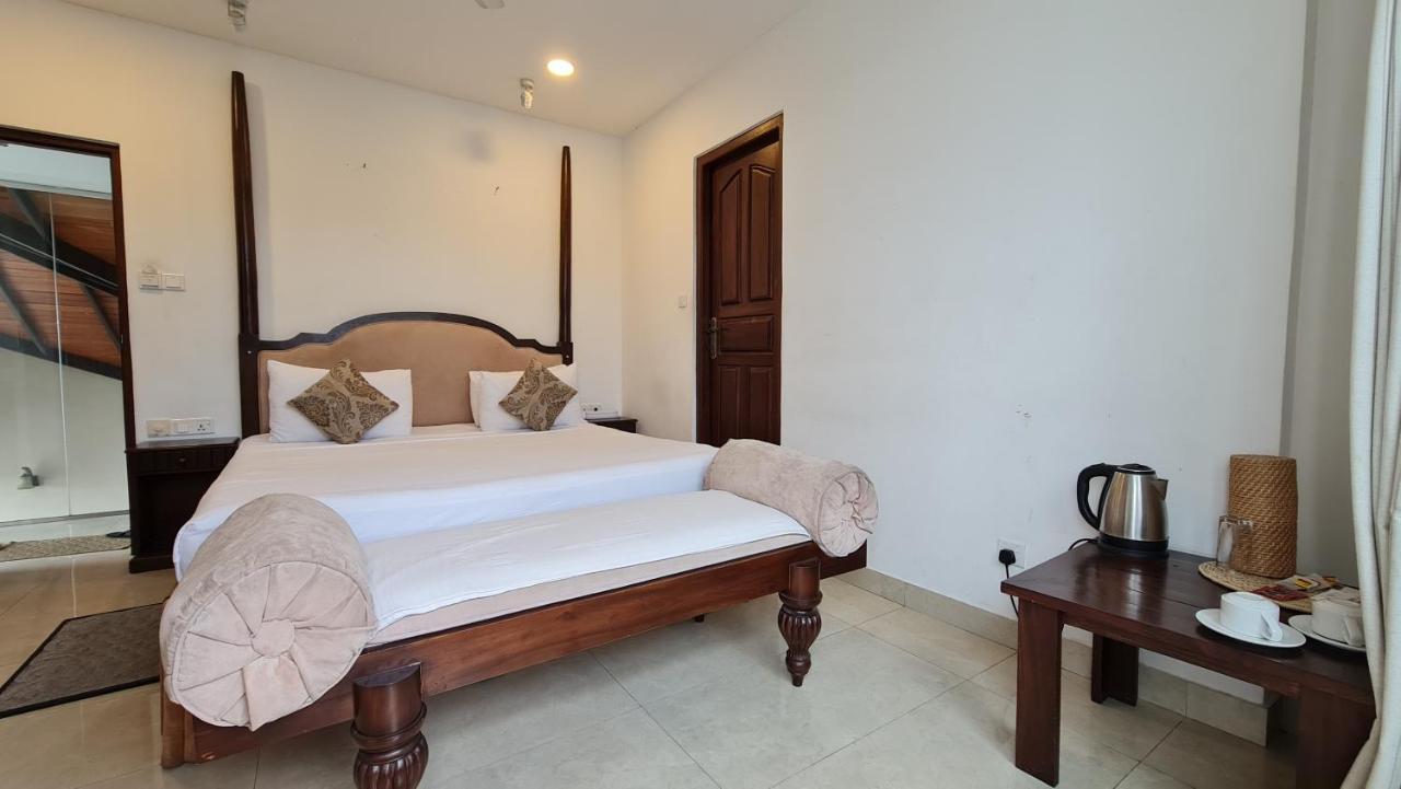 Quick Stop Inn كاندي المظهر الخارجي الصورة