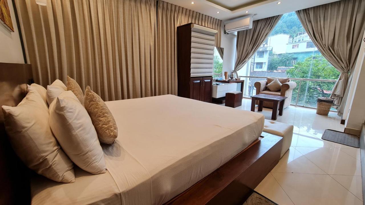 Quick Stop Inn كاندي المظهر الخارجي الصورة