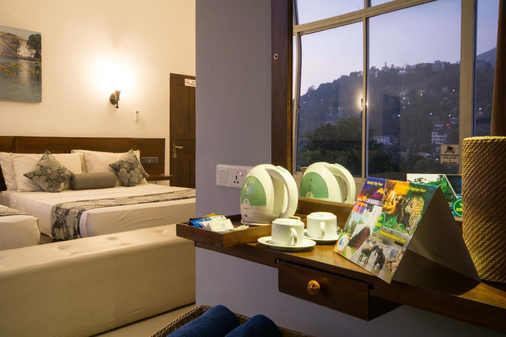 Quick Stop Inn كاندي المظهر الخارجي الصورة