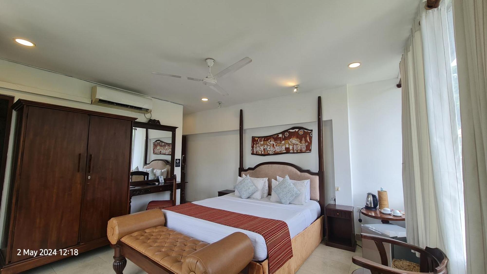 Quick Stop Inn كاندي المظهر الخارجي الصورة