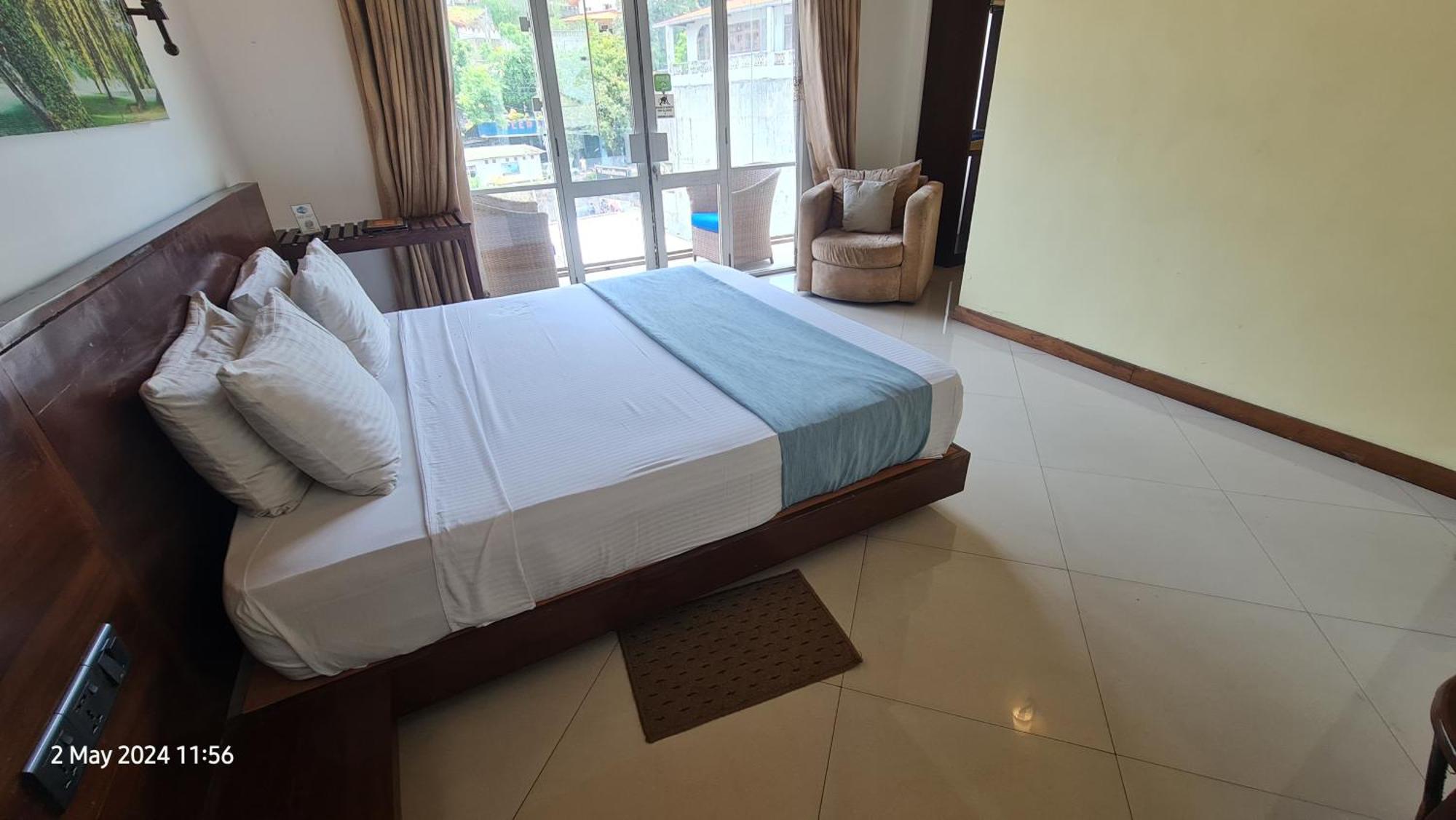 Quick Stop Inn كاندي المظهر الخارجي الصورة