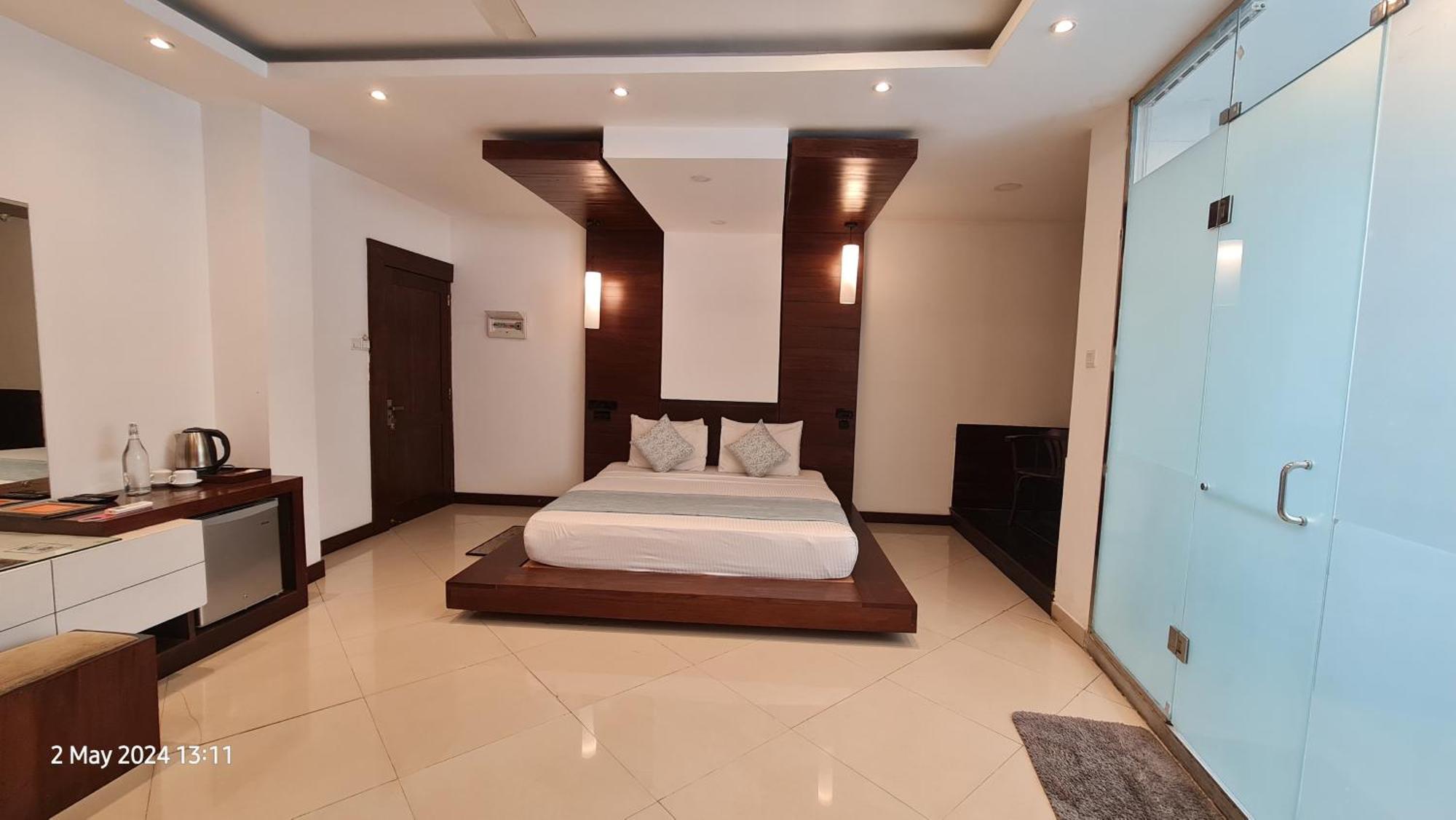 Quick Stop Inn كاندي المظهر الخارجي الصورة