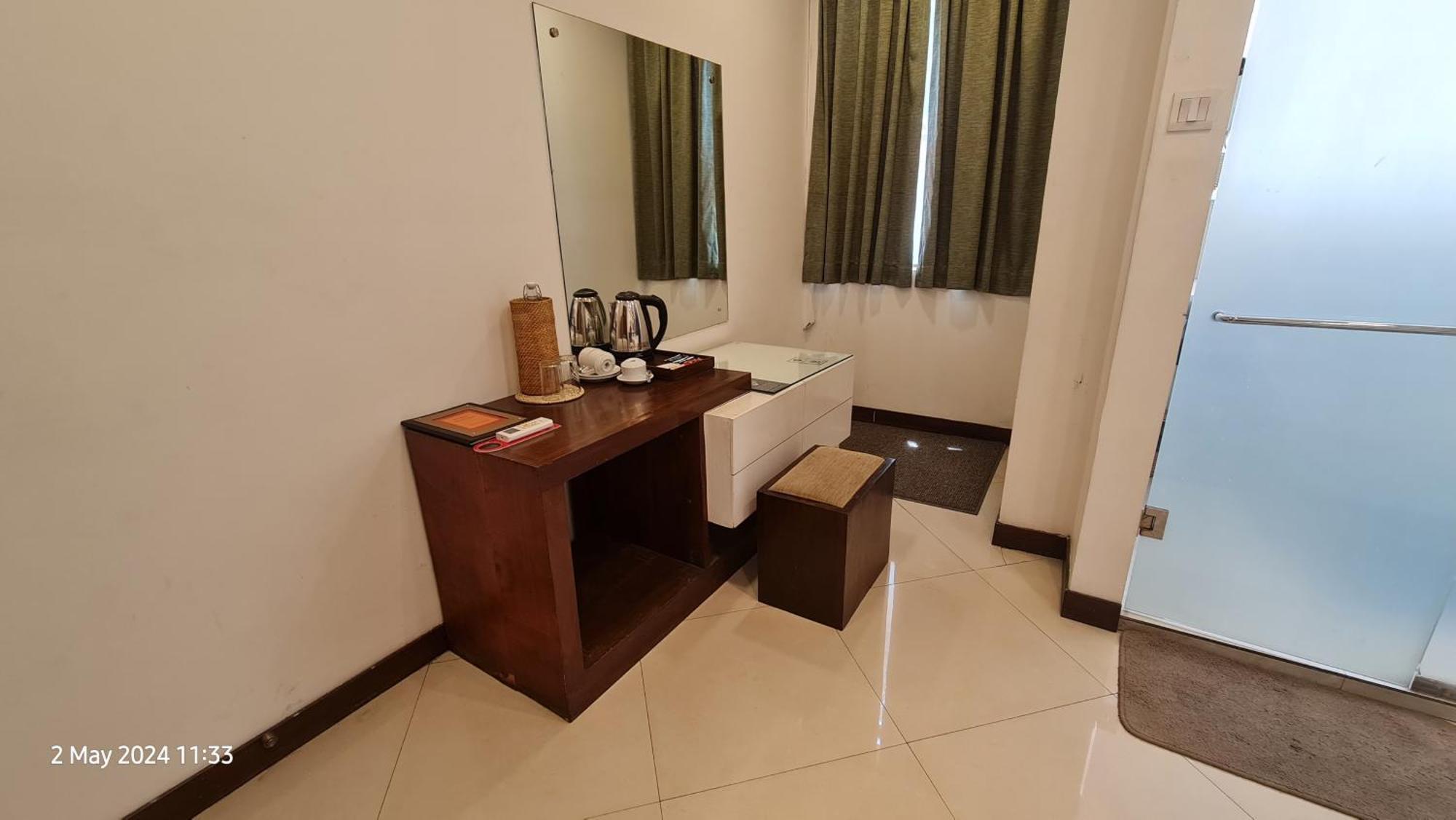 Quick Stop Inn كاندي المظهر الخارجي الصورة