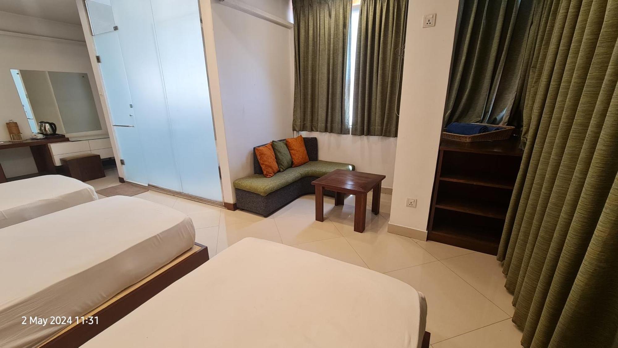 Quick Stop Inn كاندي المظهر الخارجي الصورة