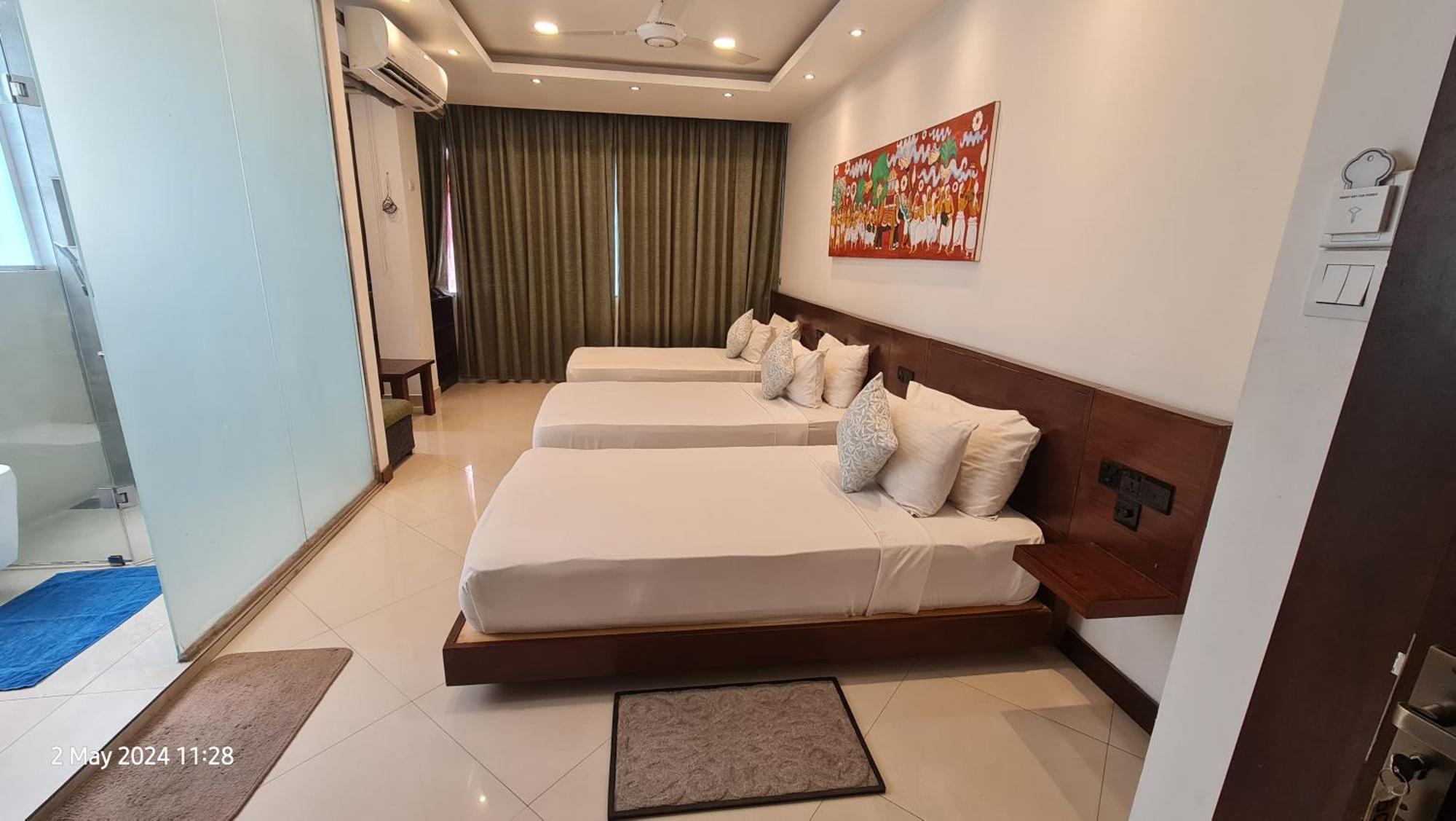Quick Stop Inn كاندي المظهر الخارجي الصورة