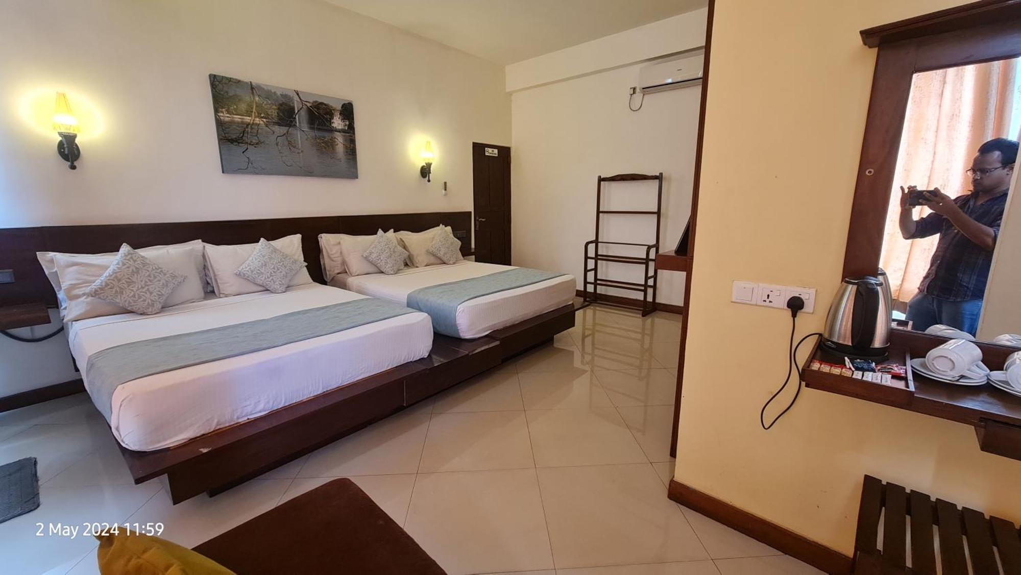 Quick Stop Inn كاندي المظهر الخارجي الصورة
