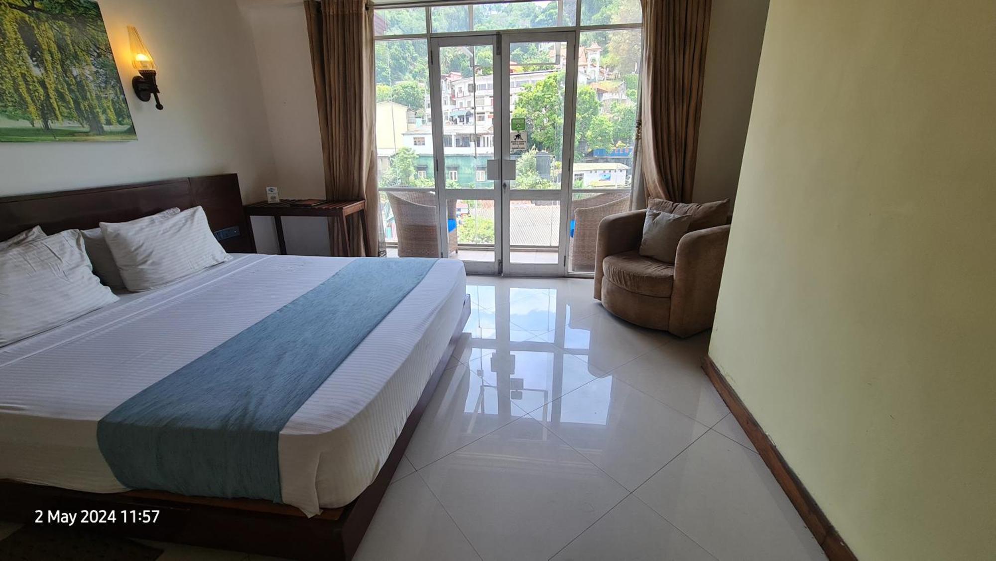 Quick Stop Inn كاندي المظهر الخارجي الصورة