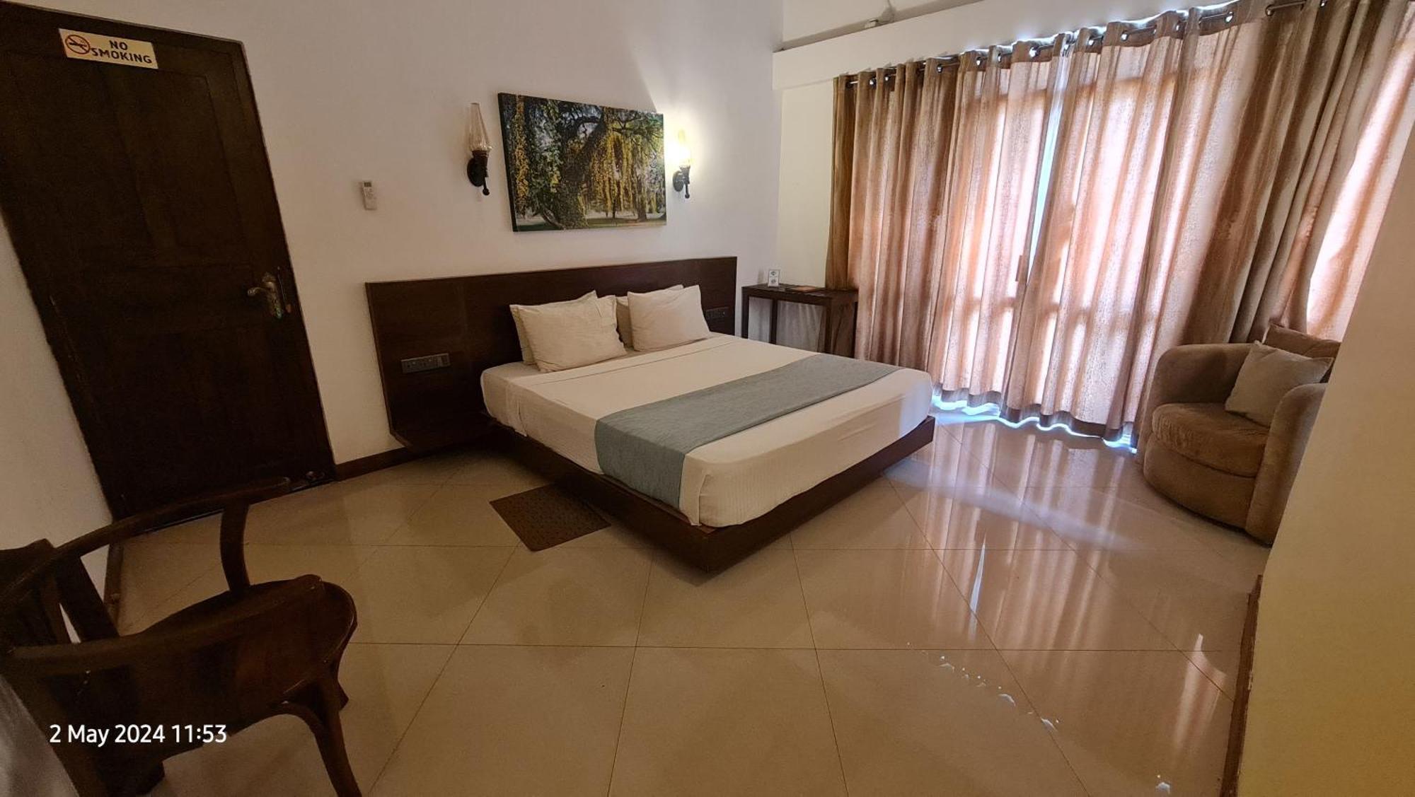Quick Stop Inn كاندي المظهر الخارجي الصورة